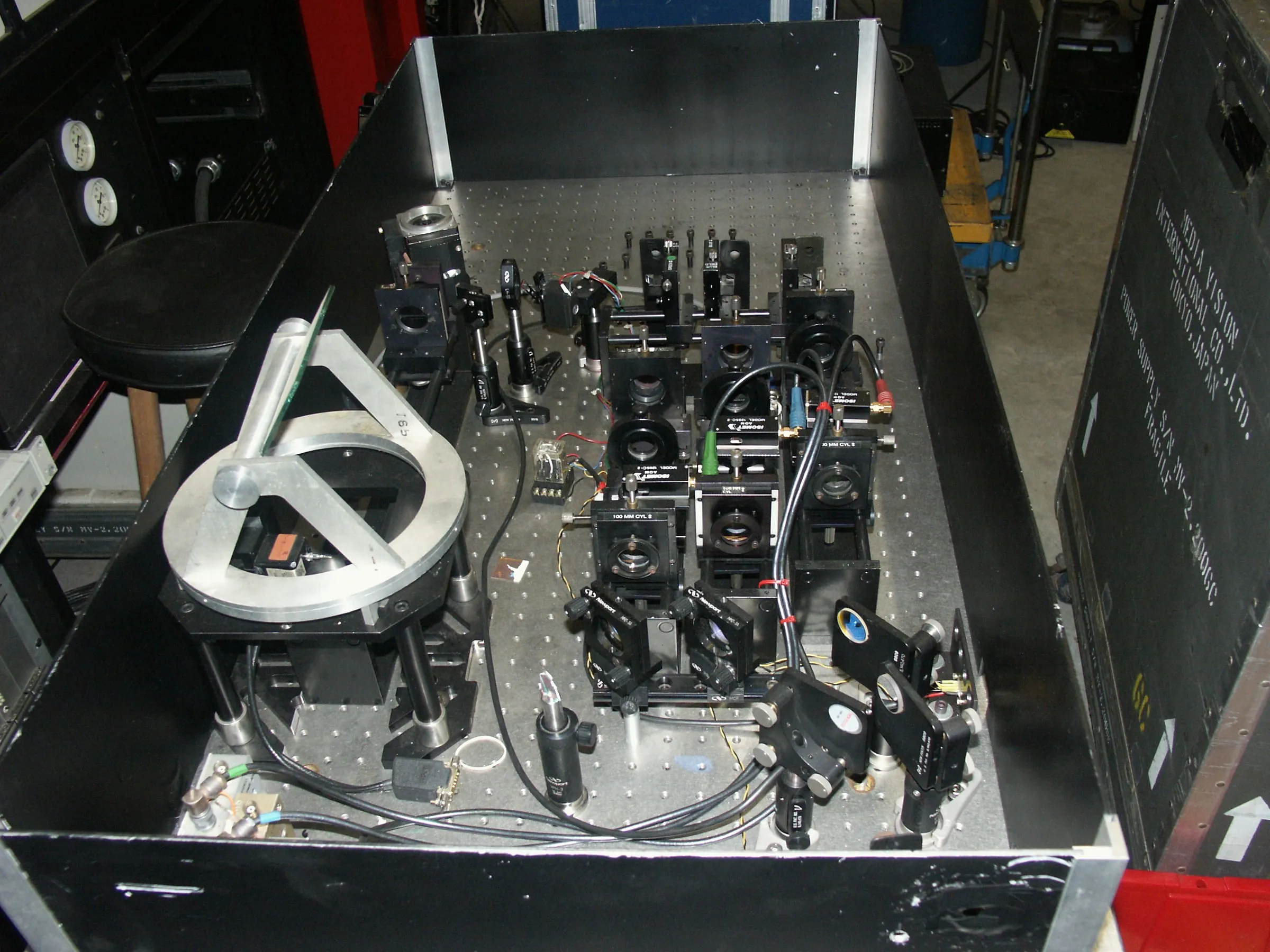 A laser projection optical bed of mirrors, mounts, and lenses.